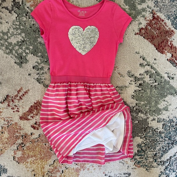 Place Girl’s Sequined Pink and Gold Silver Flowy Soft Heart Dress Size Medium - Picture 2 of 13